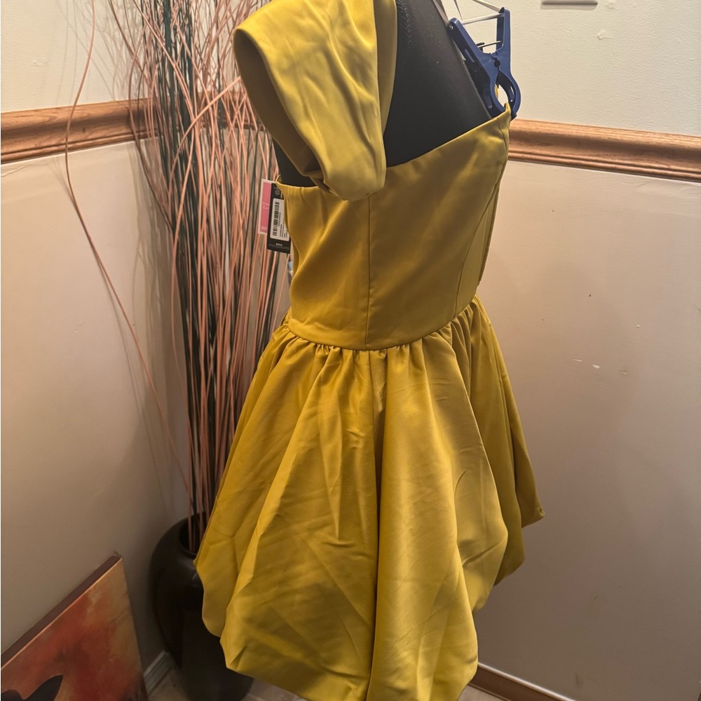 Pretty little thing Chartreuse ball dress - Picture 11 of 16